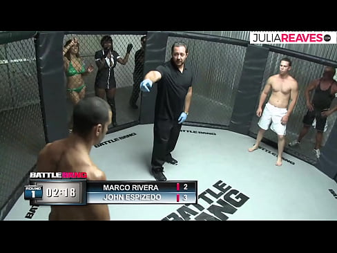 ❤️ Ultimate Fighter ቀለበቱ ውስጥ ከተጣላ በኋላ አንዲት ቁጥር ሴትን ትበዳለች። በእኛ ❌❤